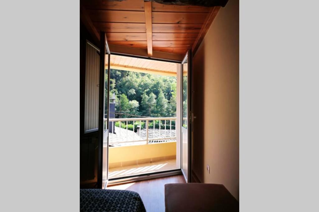 Apartamento Con Vistas Al Rio A Solaina Samos Exterior foto