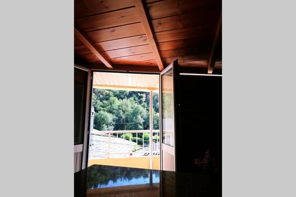 Apartamento Con Vistas Al Rio A Solaina Samos Exterior foto